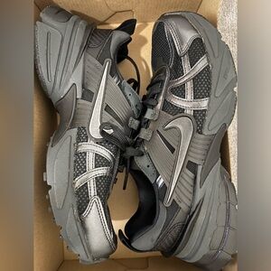 NWT Nike V2K Run
